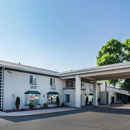 クオリティ イン&スイーツ ホテル デモイン Urbandale エクステリア 写真